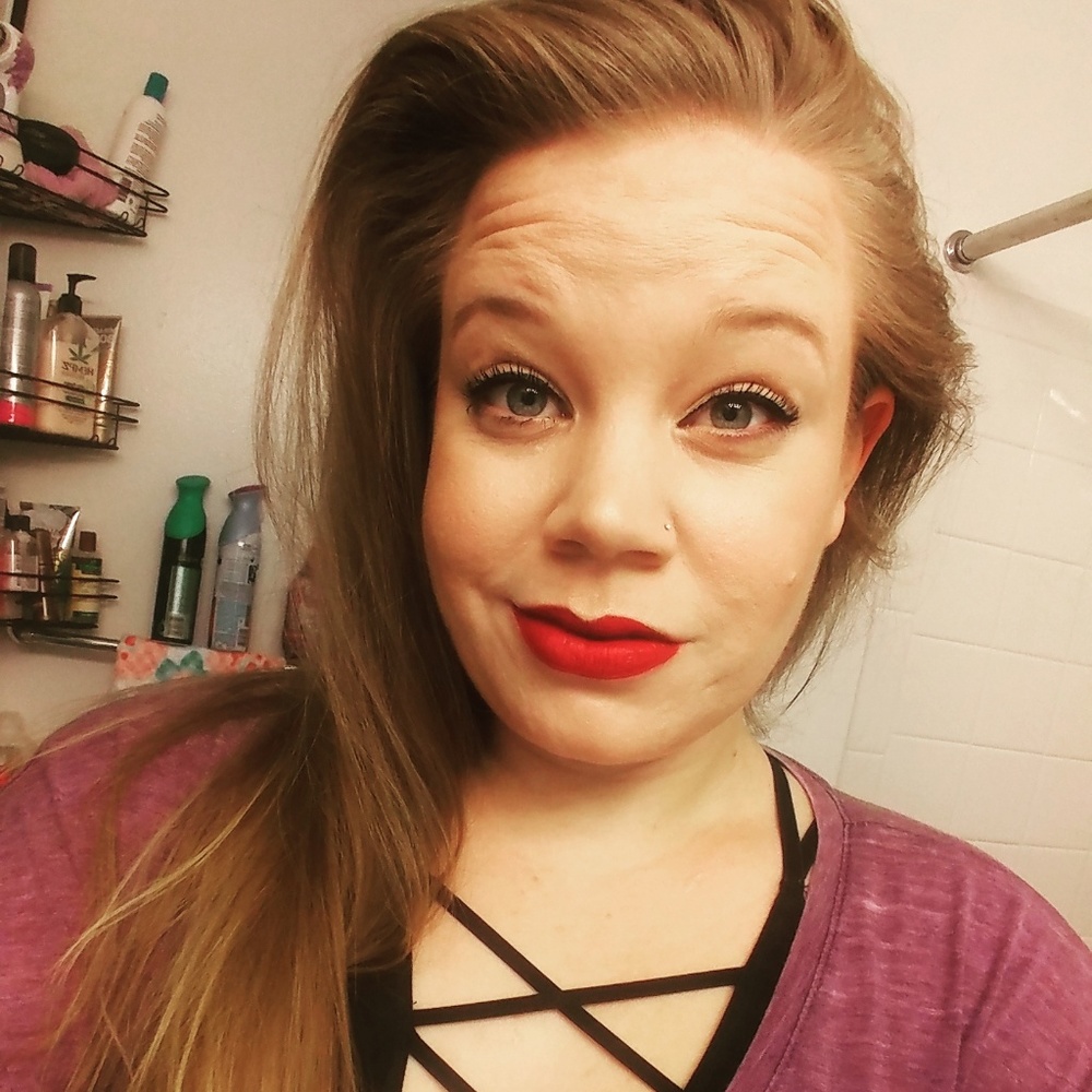 Meet your Posher, Holly